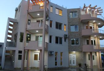 Guest House Koliqi has Balcony rooms