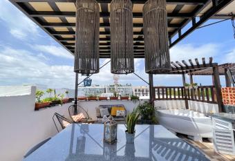 Simply Comfort Stylish Las Palmas Apartments with Pool has rooms with a private hot tub