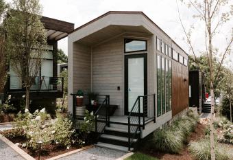 Ironwood Grove, Tiny House Hotel has Balcony rooms