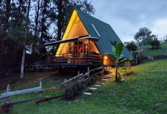 EUCALYPTO CHALET has Balcony rooms