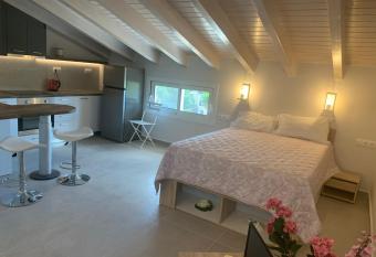 Terpsichore boutique Bright new Sofita studios and appartment has Balcony rooms