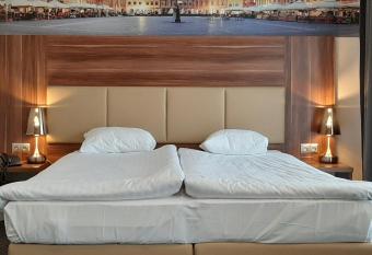 Poleczki Residence Apartments allows 18 year olds to book a room