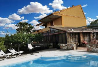 Villa Nella has Balcony rooms