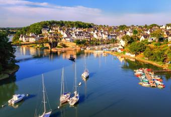 Lorient Love Room Le King Size allows 18 year olds to book a room