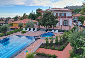 Etna Casa del Sole has Balcony rooms