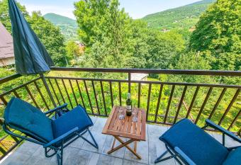 Aparthouse Bilic has Balcony rooms