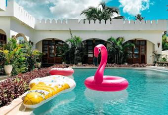 The Golden Blue Luxury Hotel has Balcony rooms