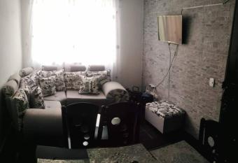 Apartamento acogedor con Piscina Excelente Sector allows 18 year olds to book a room