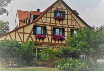 LandPension St  tzenm  hle has Balcony rooms