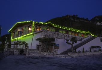 Green Park has Balcony rooms