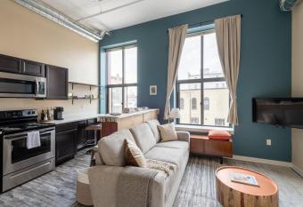 Flexhome Walker's Point Studio A3 allows 18 year olds to book a room