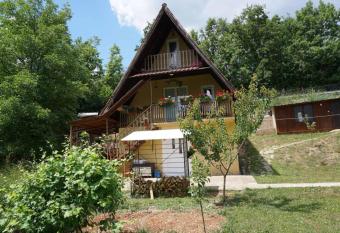 Vikendica za odmor has Balcony rooms
