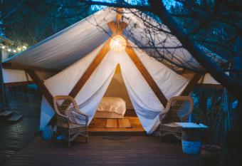 Kabaceira Glamping has Balcony rooms