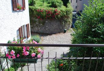 La casetta del nonno Giampi has Balcony rooms