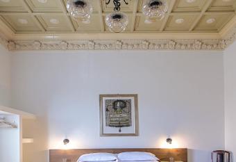 DOMUS ALERIA Deluxe Rooms allows 18 year olds to book a room