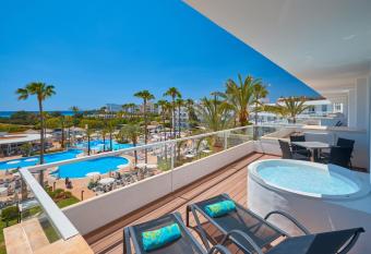 Protur Vista Badia allows 18 year olds to book a room