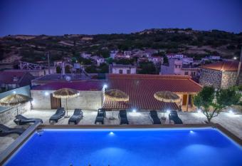 Villa Tzoulakis 4 Season has rooms with a private hot tub