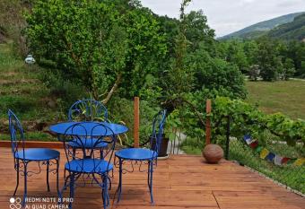 les Muriers has Balcony rooms