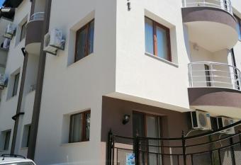 Villa Mareli has Balcony rooms