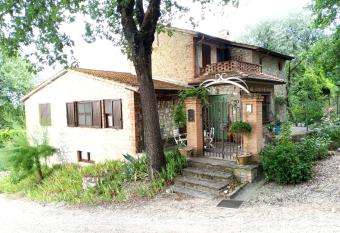 Tra grilli e cicale has Balcony rooms
