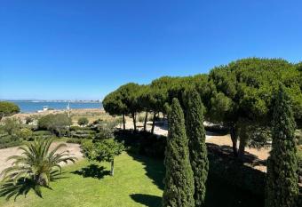 Le Flamant allows 18 year olds to book a room