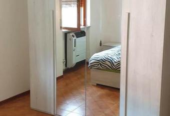 Intero appartamento economico! allows 18 year olds to book a room