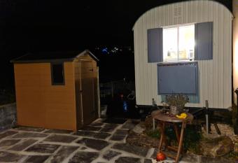 La roulotte has Balcony rooms