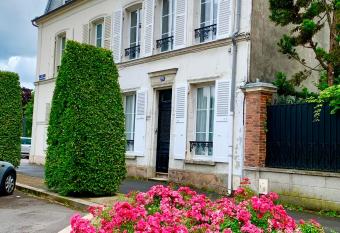 Les Remparts de Joussaume Latour has Balcony rooms