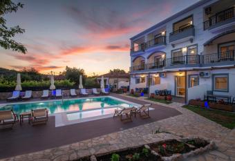 Nicolas Sivota has Balcony rooms