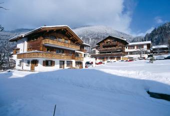 Hotel Silvapina has Balcony rooms