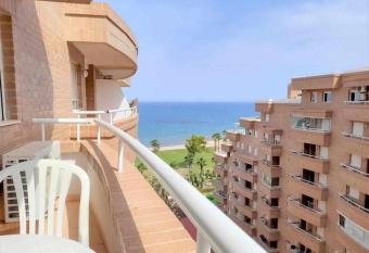 AYF 1   linea espacioso vistas al mar allows 18 year olds to book a room