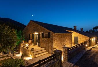 The Merchants House has Balcony rooms