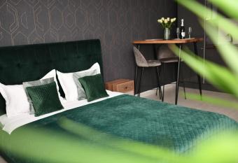 DeSilva Studio Fiore has Balcony rooms