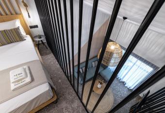 The 8 Keys has rooms with a private hot tub