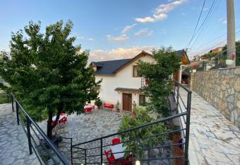 Bixhaku GuestHouse has Balcony rooms
