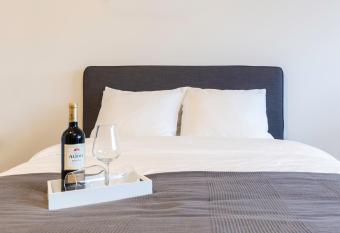 Luxurious Loft apt w-View walk city center New Delft Family XL allows 18 year olds to book a room