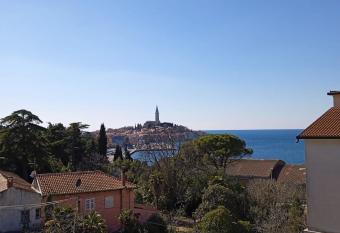 Luna Tsuki Nine has Balcony rooms