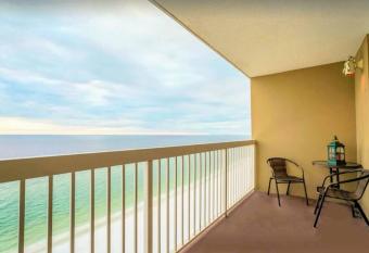 Beachfront, Oceanview, Pelican Beach Resort, 19th Floor has rooms with a private hot tub