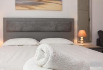 Seaside Studios has Balcony rooms