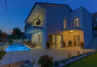 Villa Hedera has Balcony rooms