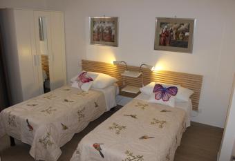 L Angoletto#1 allows 18 year olds to book a room