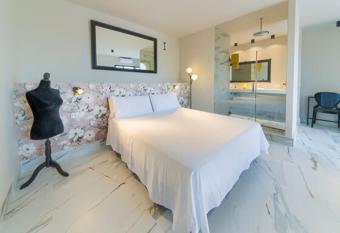 Hacienda Soto-Hego Haizea has rooms with a private hot tub