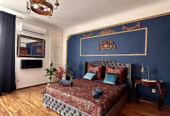 Exclusive Apartment Chmielna Street 95m2 allows 18 year olds to book a room