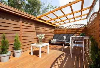 RJ Hostel Chrobrego 79 allows 18 year olds to book a room