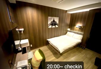 Petit Hotel mio allows 18 year olds to book a room