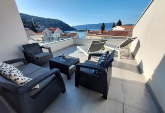 Villa Luni has Balcony rooms