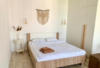 Boho                                                             allows 18 year olds to book a room