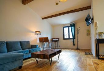 Le petit Corum - HH allows 18 year olds to book a room