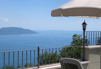 Piccola Meraviglia Sul Garda has Balcony rooms