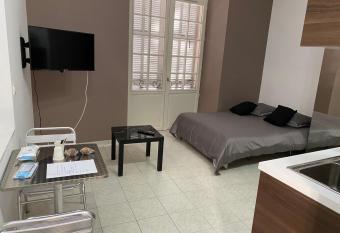 Five Stars S1 has Smoking rooms